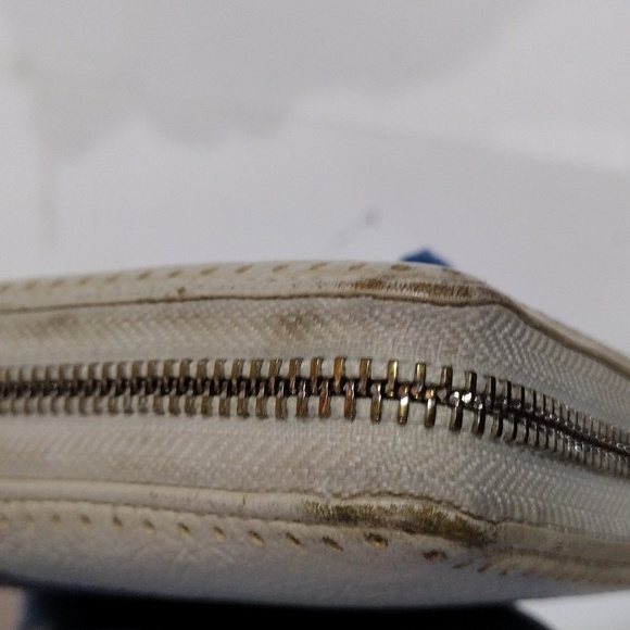 Coach Off-White Zip Wallet – Perforated C Logo Clutch | Elegant Designer Style - Picture 9 of 14